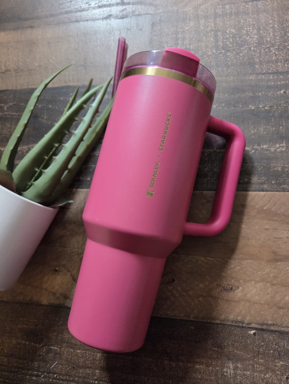 New STANLEY x STARBUCKS Exclusive Pink Flowstate Quencher Insulated Tumbler 40oz